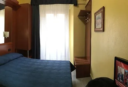 أورورا * ميلان