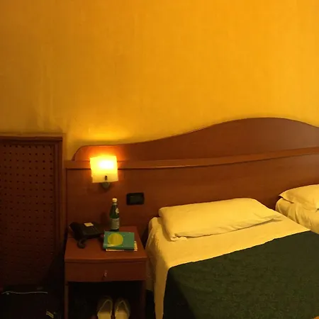 Aurora Hotel *