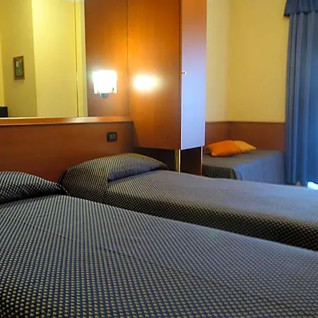 Aurora Hotel *