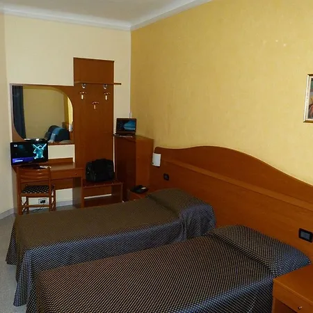 Aurora Hotel *